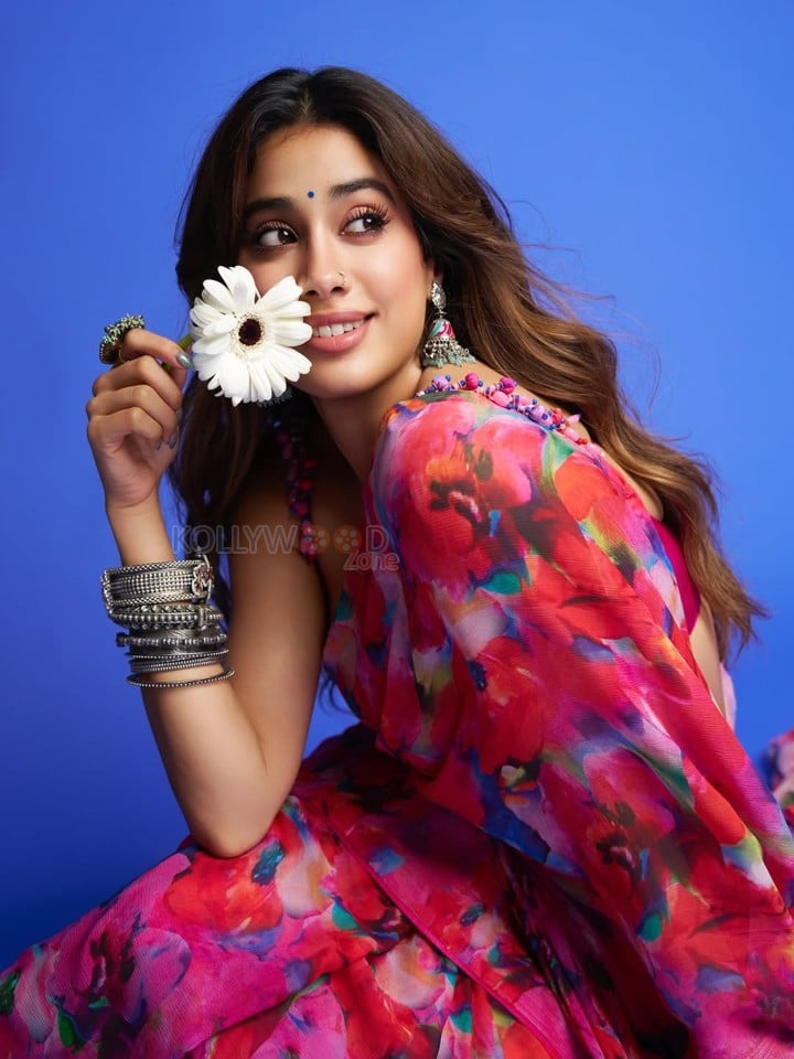 Smiling Beauty Janhvi Kapoor in a Floral Pink Printed Saree with Matching Sleeveless Blouse Photos 03