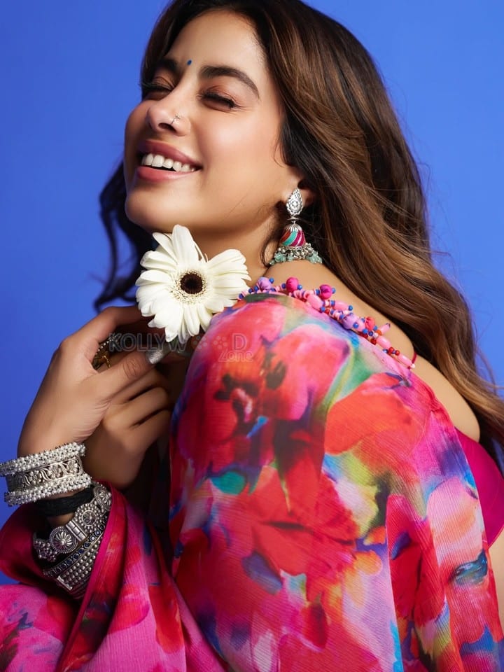 Smiling Beauty Janhvi Kapoor in a Floral Pink Printed Saree with Matching Sleeveless Blouse Photos 08