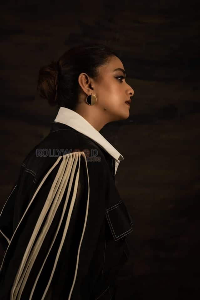 Sophisticated Keerthy Suresh in a Pleated Black Jumpsuit Pictures 04
