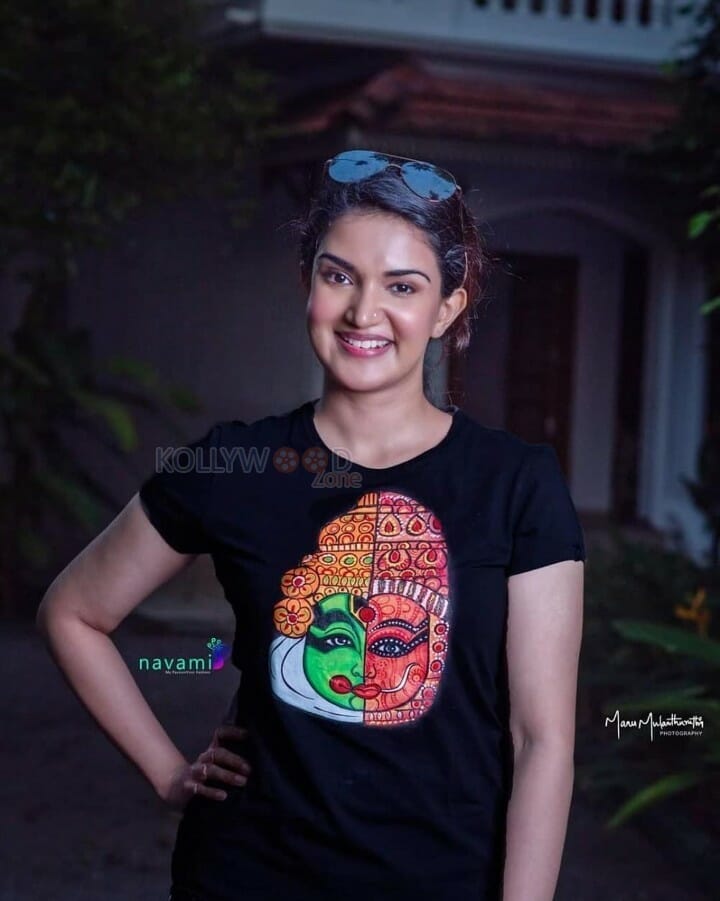 South Actress Honey Rose Photoshoot Pictures