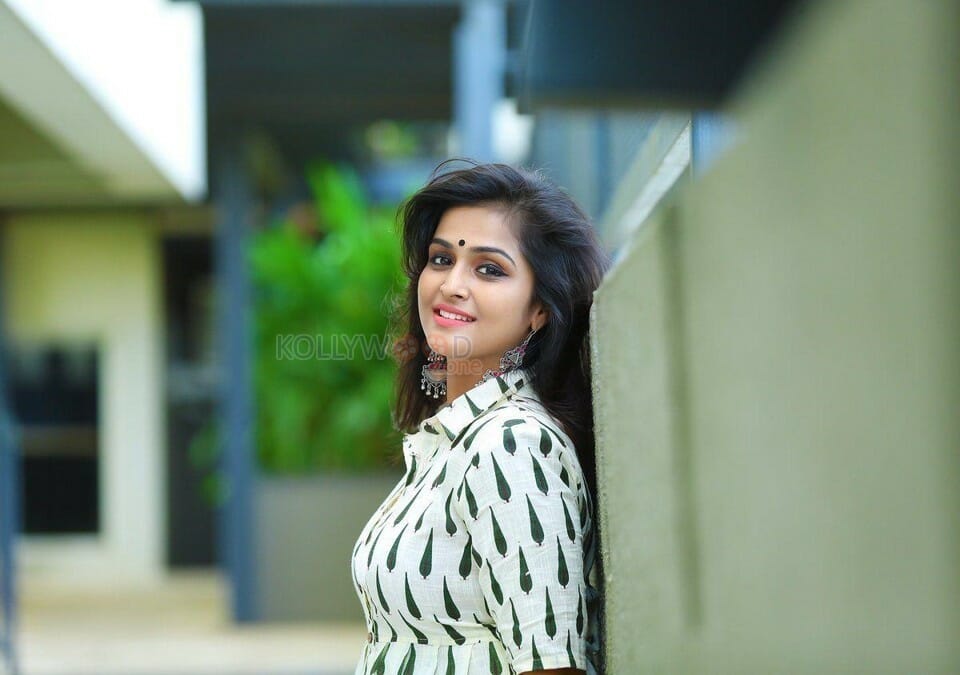 South Actress Remya Nambeesan Photos