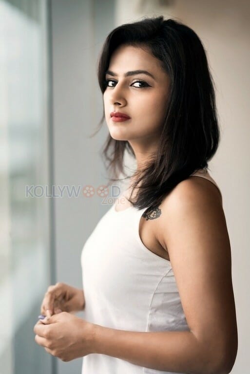 South Actress Shraddha Srinath Photos