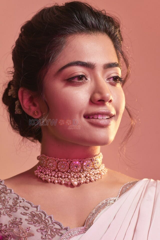 South Indian Beautiful Actress Rashmika Mandanna Photos