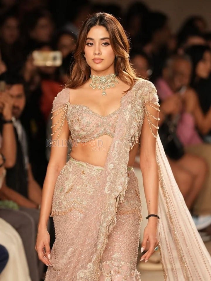 Sparkling Janhvi Kapoor in a Ethnic Lehenga at India Couture Week 2025 Photos 04