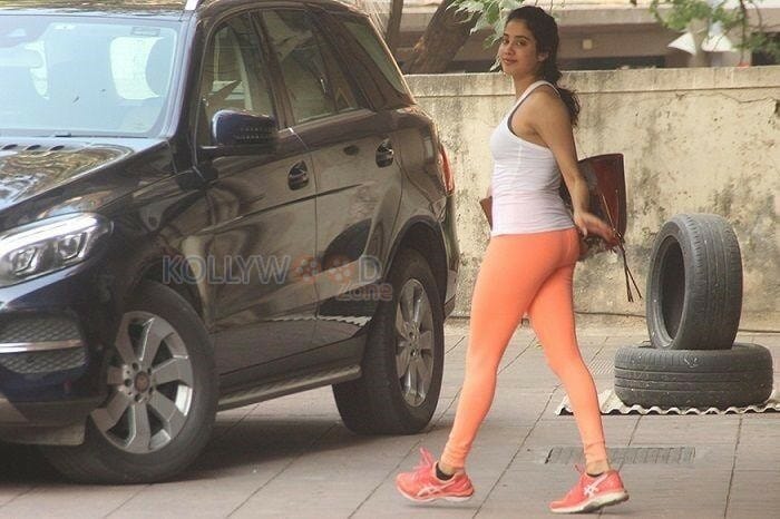 Sridevi Daughter Jhanvi Kapoor Pictures