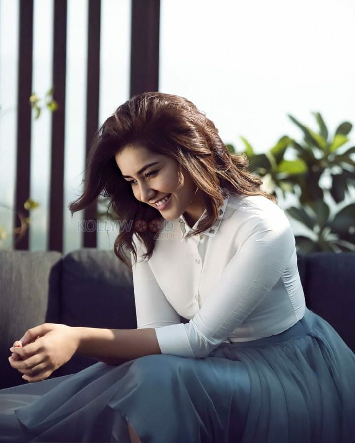 Stunning Actress Raashi Khanna