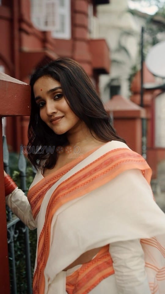 Stunning Anikha Surendran in a White Saree with an Orange Border Pictures 01