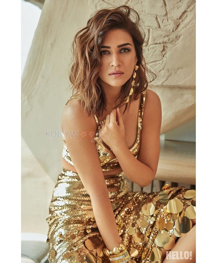 Stunning Bollywood Beauty Kriti Sanon in Hello Magazine Photoshoot Photos 07