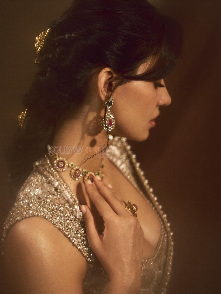 Stunning Indian Actress Disha Patani in a Gold Colored Saree with a Matching Embroidered Sleeveless Blouse Photos 06