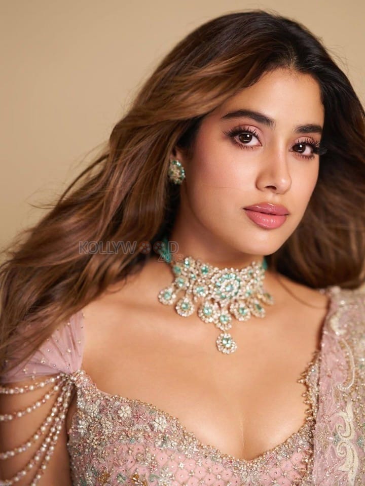 Stunning Janhvi Kapoor in a Blush Embellished Saree at India Couture Week 2025 Photos 01