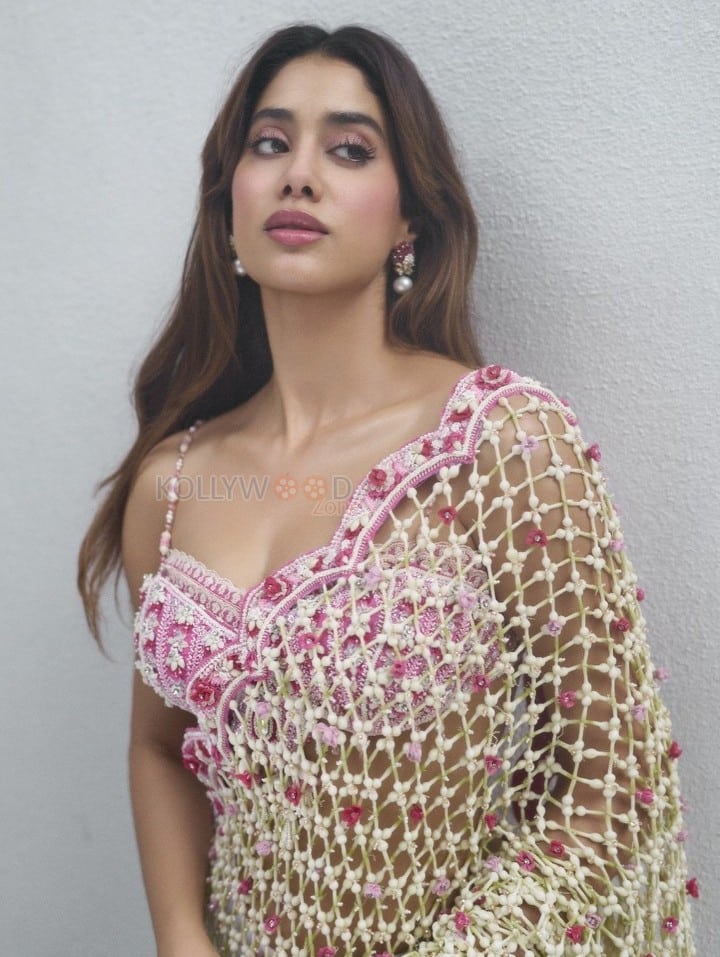 Stunning Janhvi Kapoor in a Pink Floral Embroidered Saree with a Sleeveless Pink Bralette Blouse Photos 08