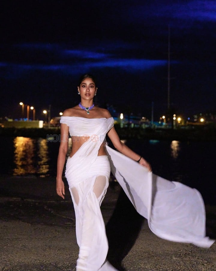Stunning Janhvi Kapoor in an Off Shoulder Wet Ivory White Saree Photos 06