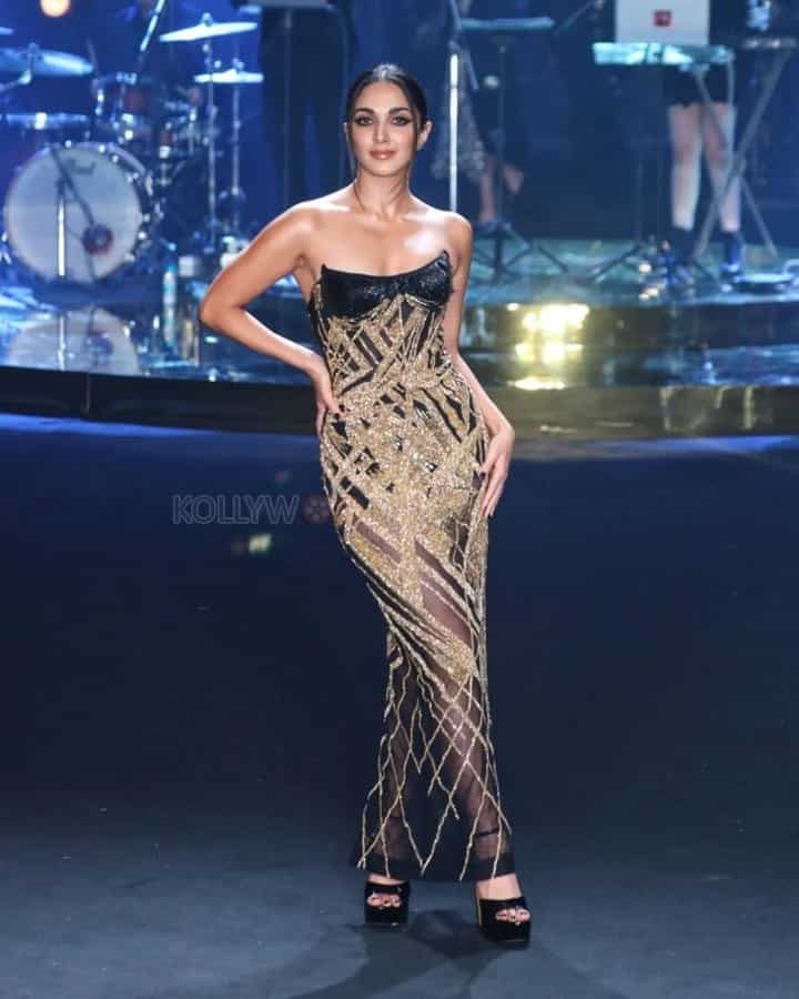 Stunning Kiara Advani at Lakme Fashion Week Pictures 02