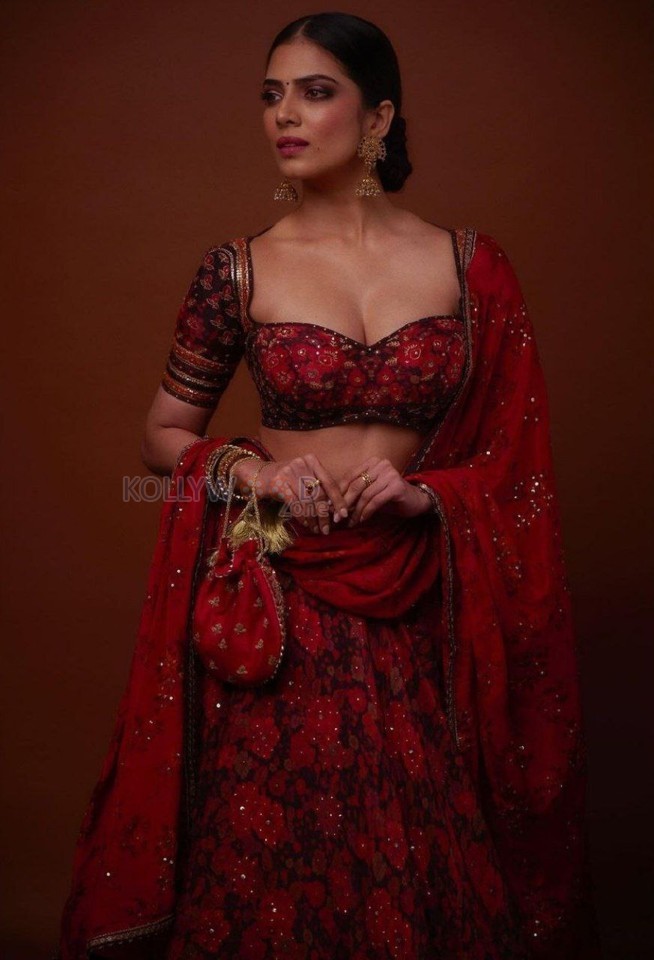 Stunning Mallu Beauty Malavika Mohanan in a Red Lehenga Photos 01