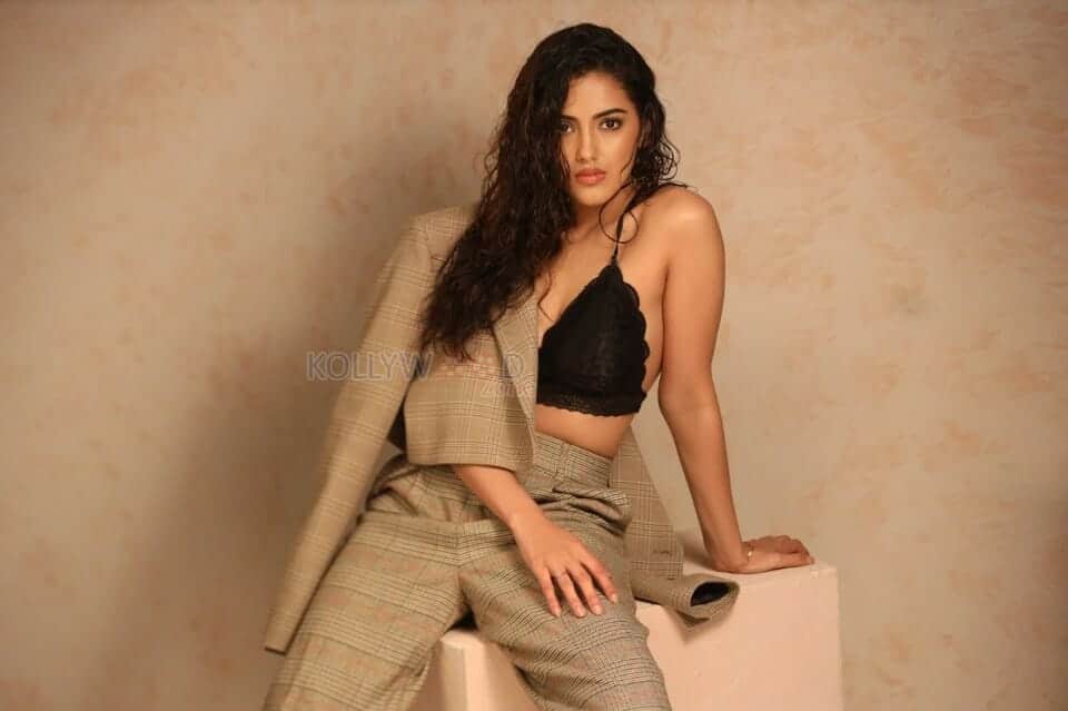 Stunning Malvika Sharma in a Sexy Photoshoot Photos 03