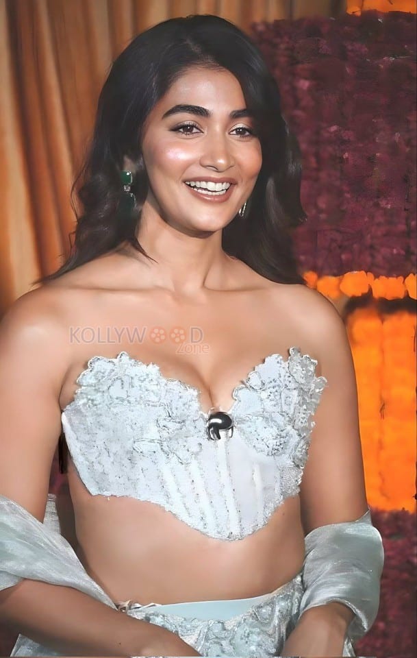 Stunning Pooja Hegde Diwali Lehenga Photos 02