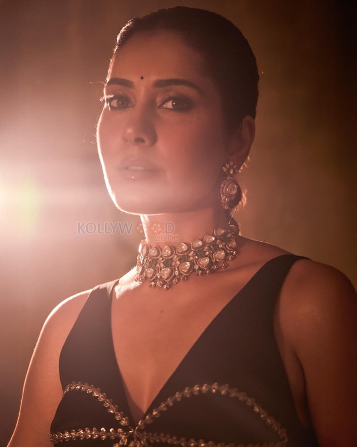 Stunning Raashi Khanna in a Black and Gold Lehenga Photos 02