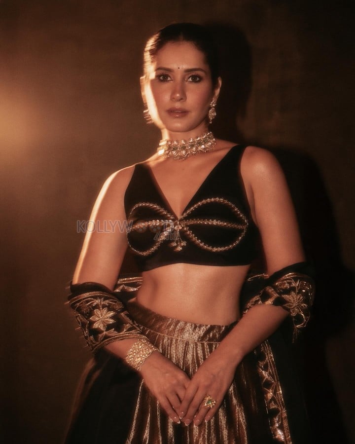 Stunning Raashi Khanna in a Black and Gold Lehenga Photos 03