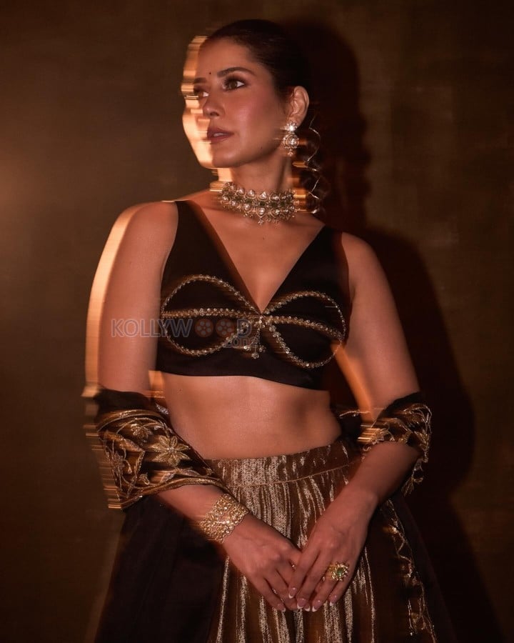 Stunning Raashi Khanna in a Black and Gold Lehenga Photos 04