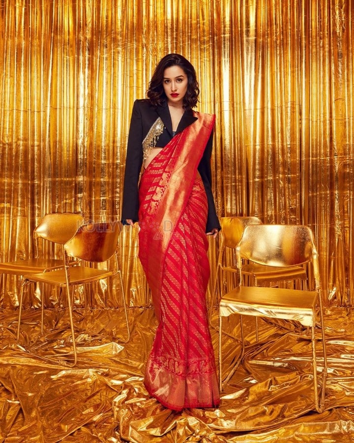 Stunning Shraddha Kapoor in a Red Kanchipuram Silk Saree Photos 04