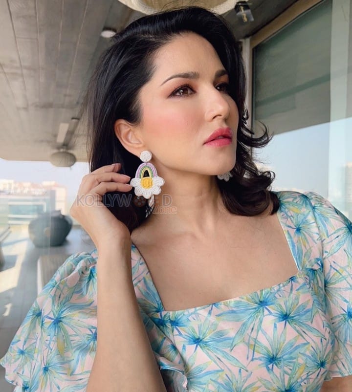 Stunning Sunny Leone in a Floral Printed Dress Pictures 01