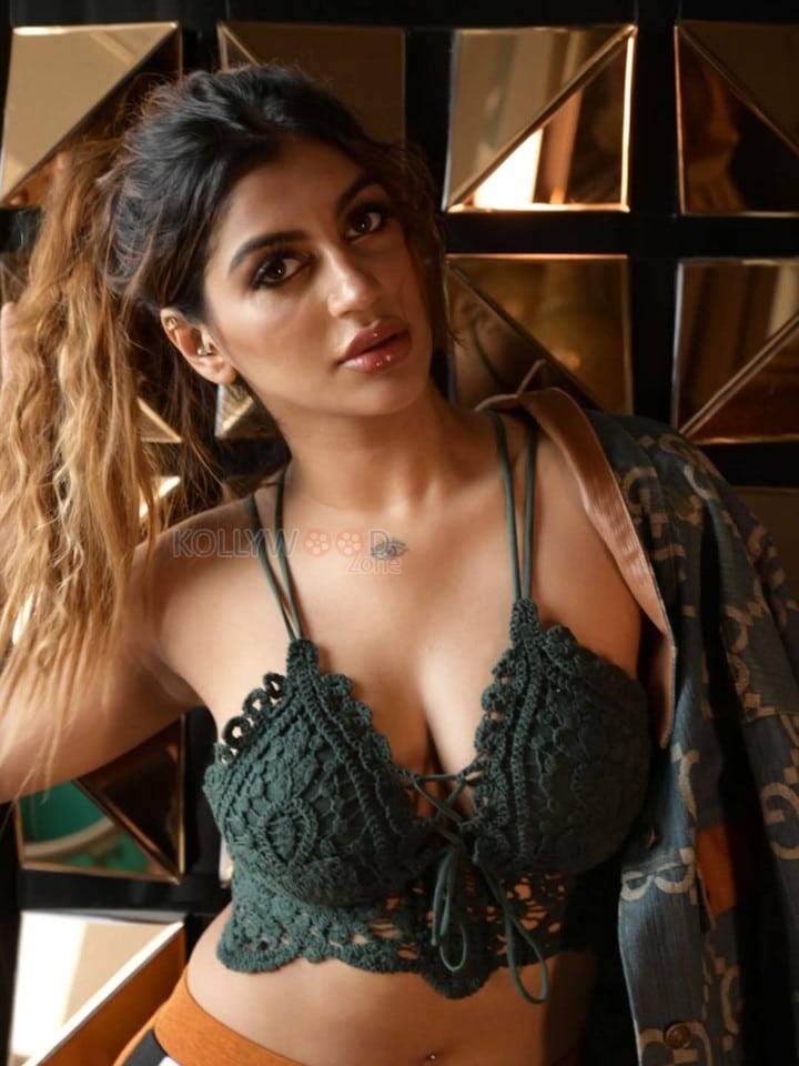 Stunning Yashika Aannand in a Green Netted Bra Pictures 03