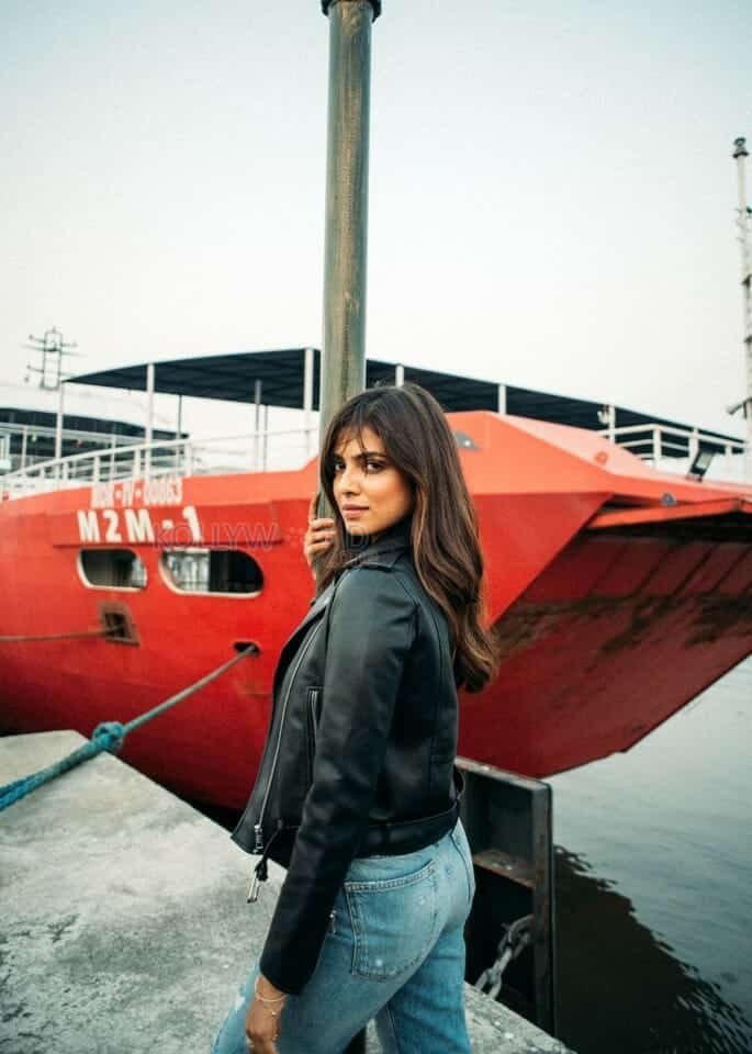 Stylish Malavika Mohanan Standing Near a Red Boat 01