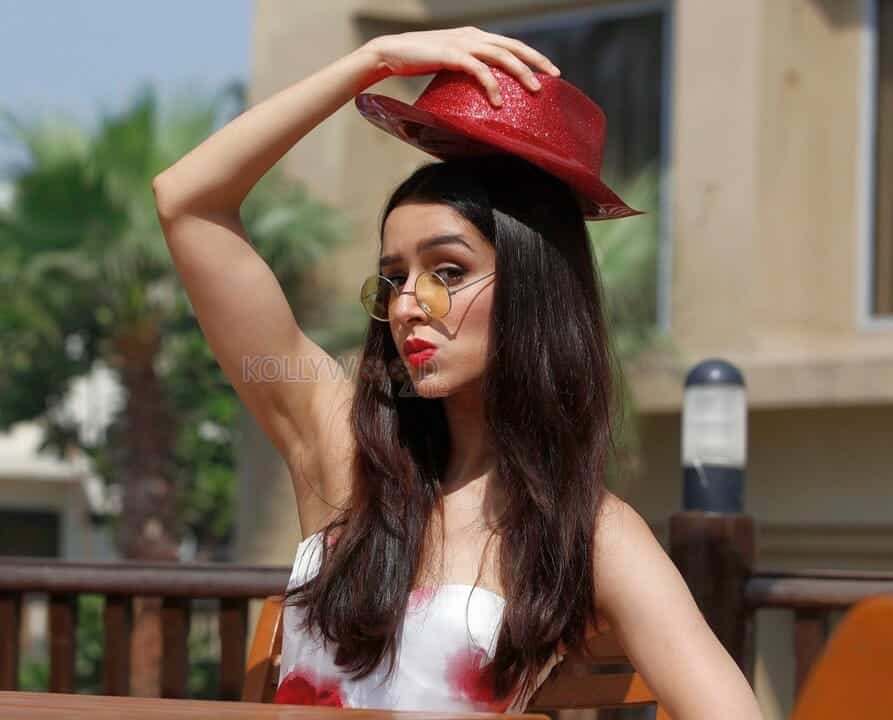 Stylish Shraddha Kapoor wearing a Specs and Hat Picture 01