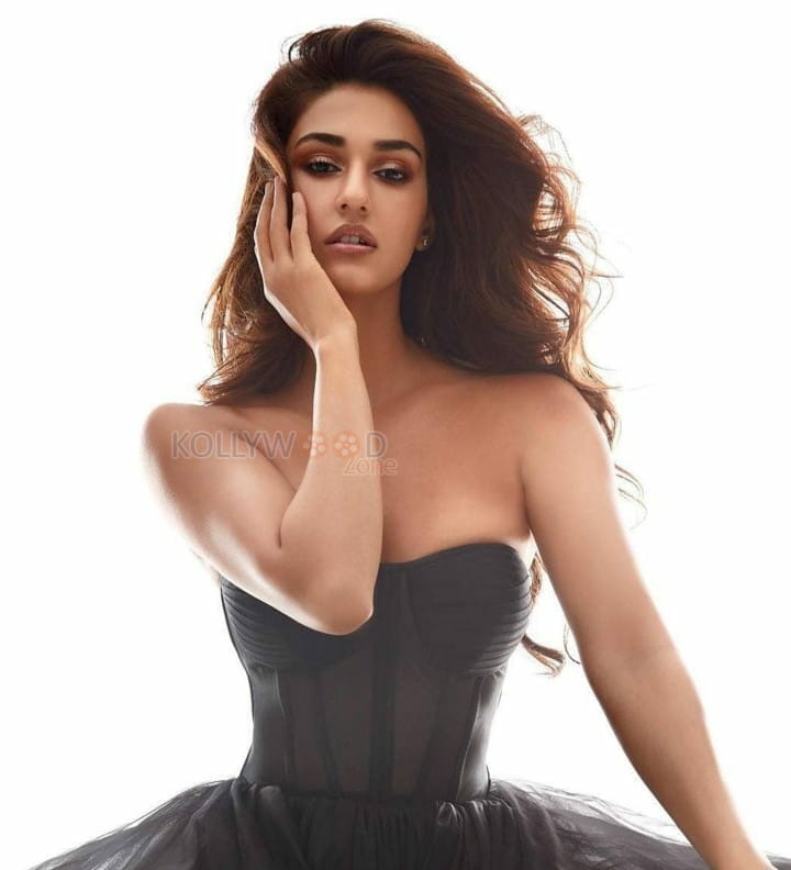 Stylish and Sexy Disha Patani Photoshoot Pictures 08