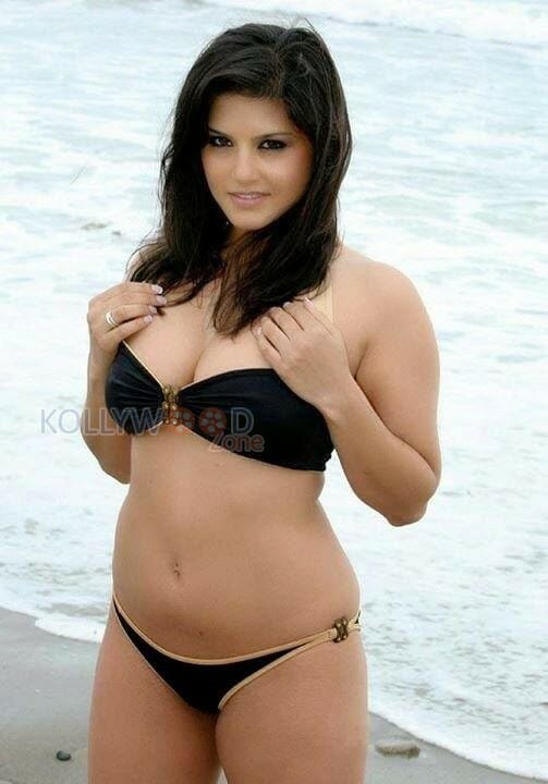 Sunny Leone Hot Bikini Cleavage Photos