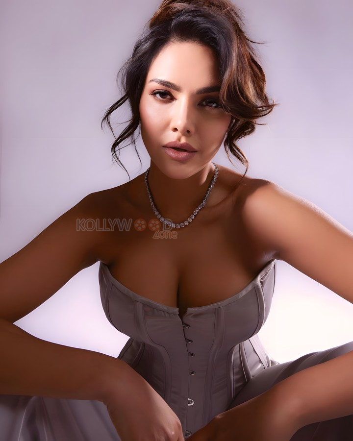 Super Sexy Esha Gupta in an Off Shoulder Corset Dress Pictures 01