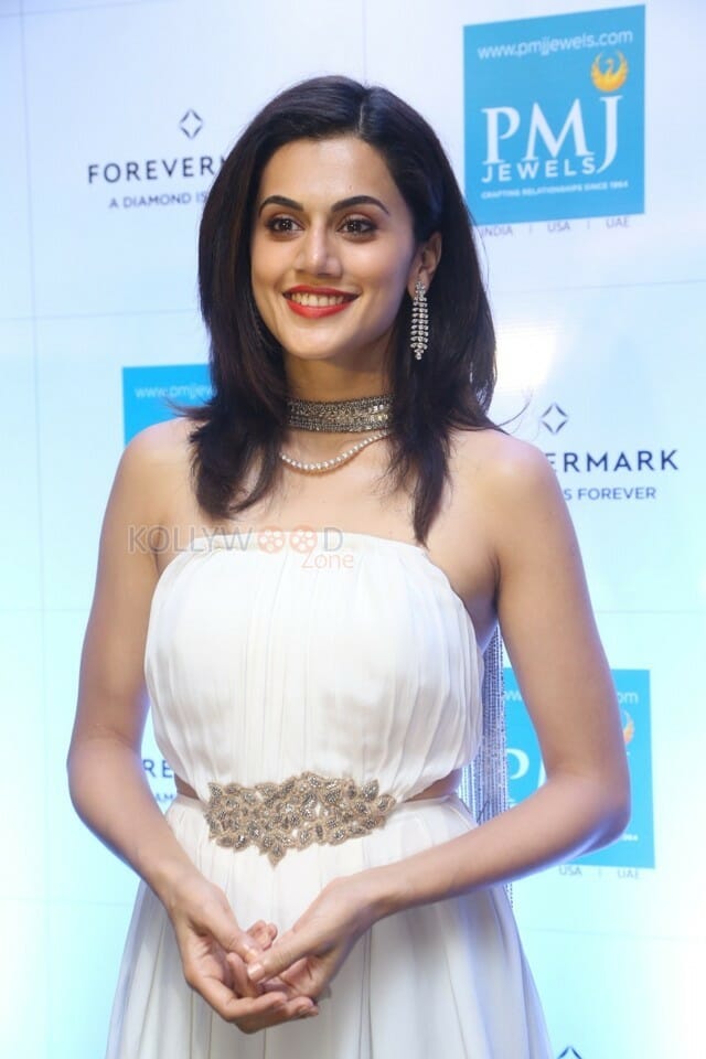Taapsee Pannu Launches Forevermark Diamond Collection Photos
