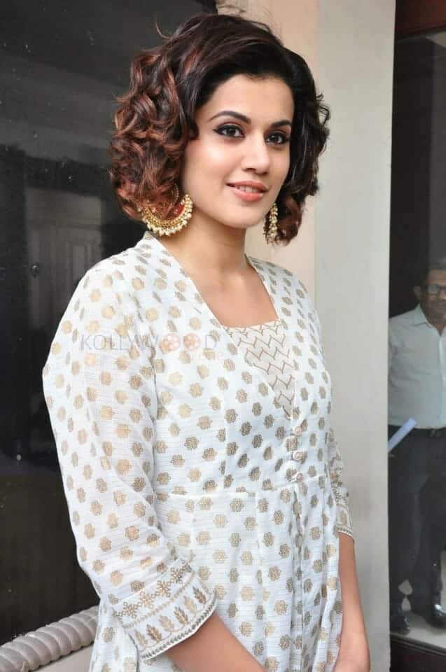 Taapsee Pannu Pink Movie Press Meet Photos 14