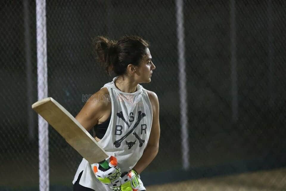 Taapsee Pannu Playing Cricket Pictures 02