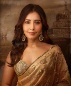 Raashi Khanna (Raashii Khanna)