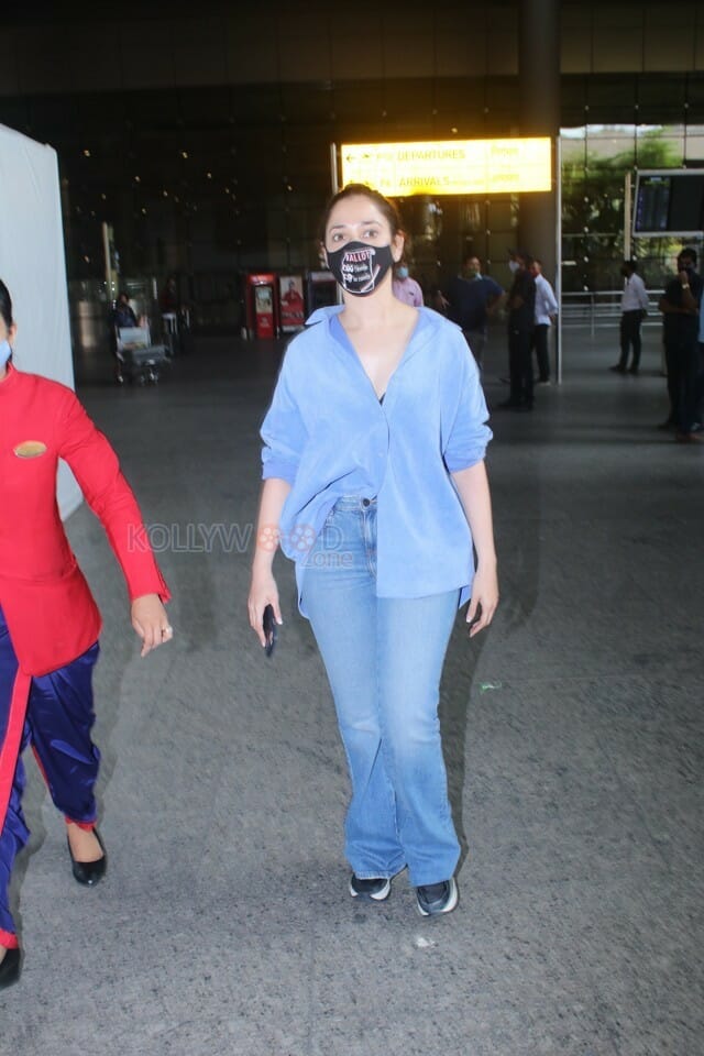 Tamanna Bhatia Spotted at Airport Pictures