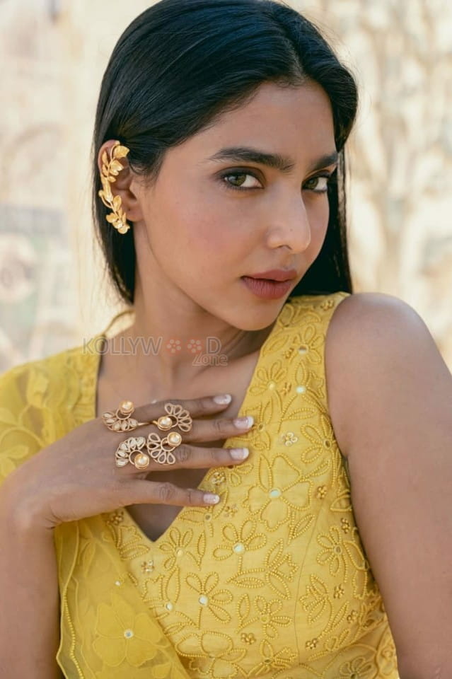 Tamil Actress Aishwarya Lekshmi Beautiful Photos 03