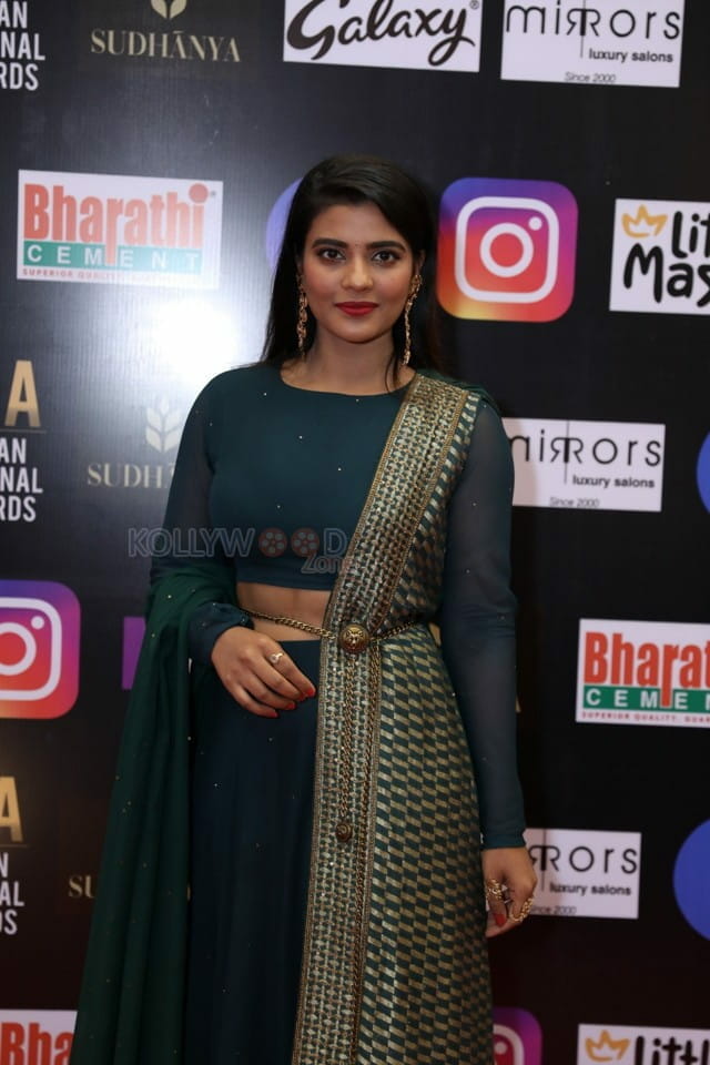 Tamil Actress Aishwarya Rajesh at SIIMA Awards 2021 Pictures 02