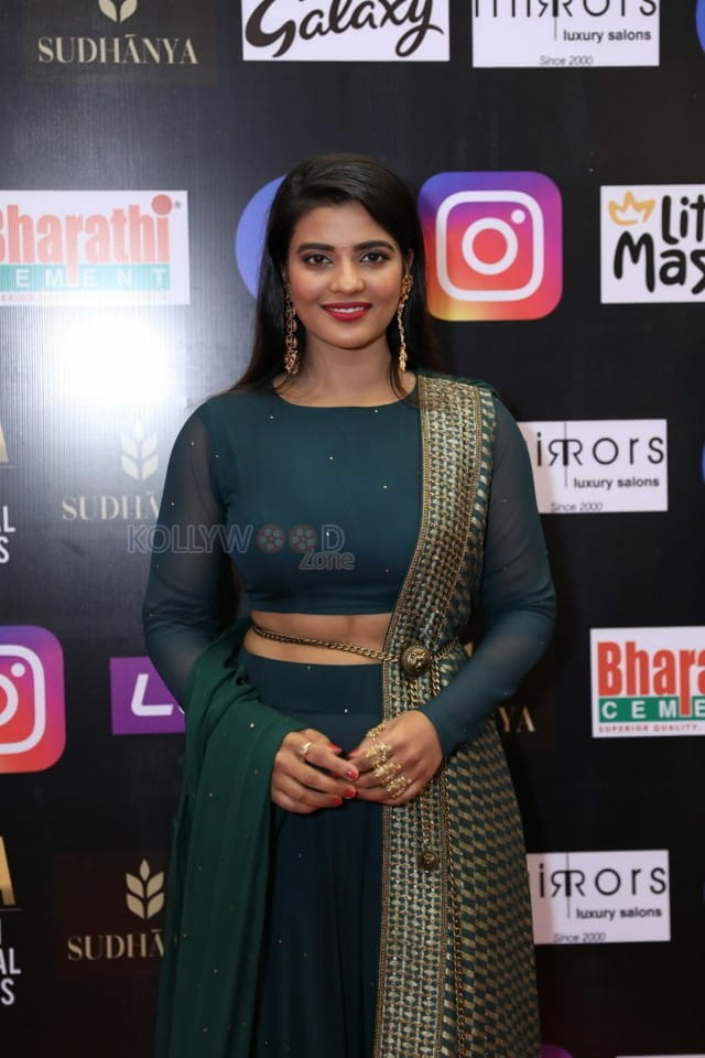 Tamil Actress Aishwarya Rajesh at SIIMA Awards 2021 Pictures 08