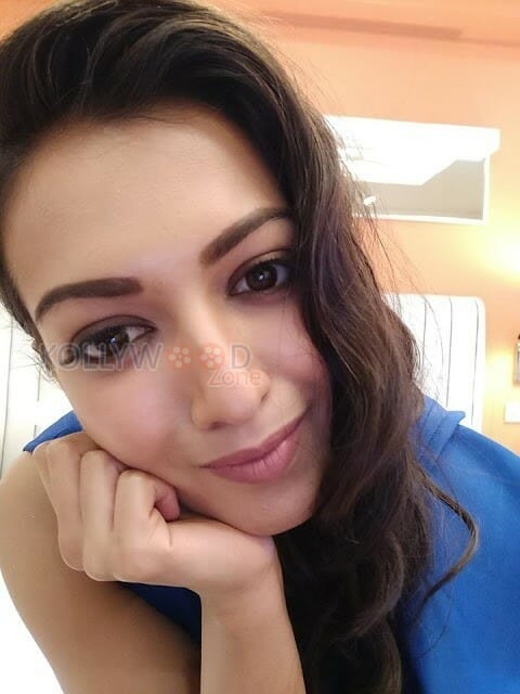 Tamil Actress Catherine Tresa New Photos