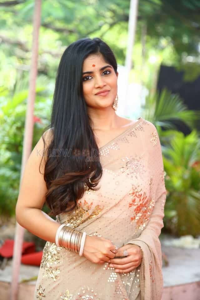 Tamil Actress Megha Akash in White Saree Photos 11