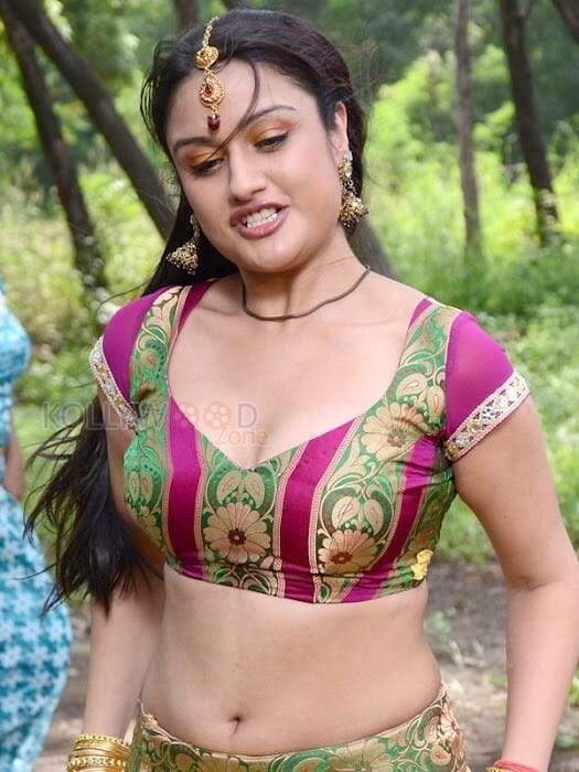 Tamil Actress Sonia Agarwal Hot Pictures