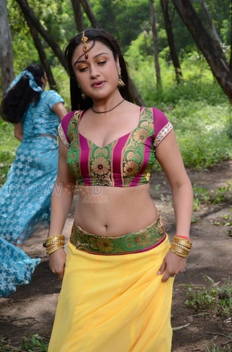 Tamil Actress Sonia Agarwal Hot Pictures