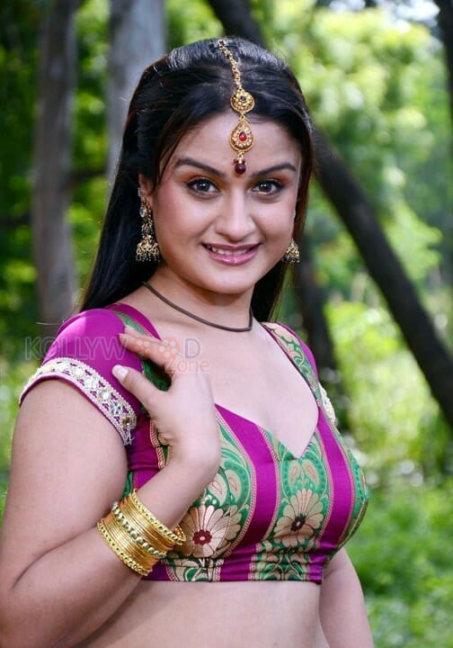 Tamil Actress Sonia Agarwal Hot Pictures