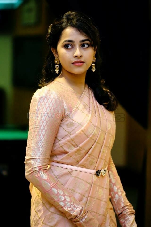 Tamil Actress Sri Divya Saree Photos