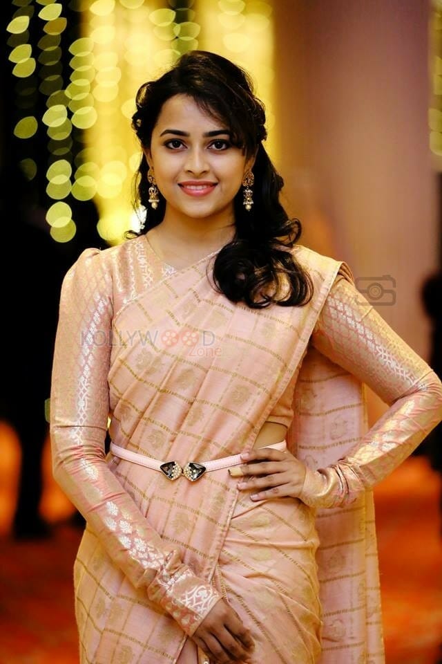 Tamil Actress Sri Divya Saree Photos