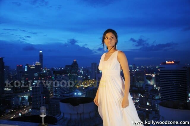 Tamil Actress Sunaina Photo Gallery
