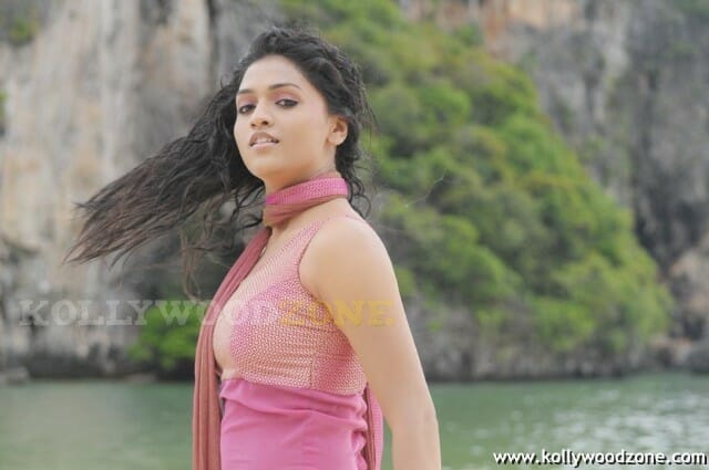 Tamil Actress Sunaina Photo Gallery