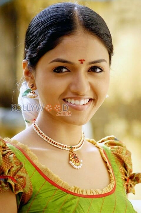 Tamil Actress Sunaina Pictures