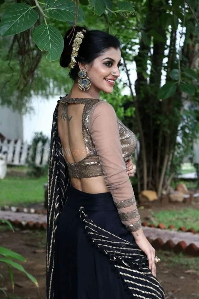 Tamil Actress Yashika Aannand Spicy Photos 03